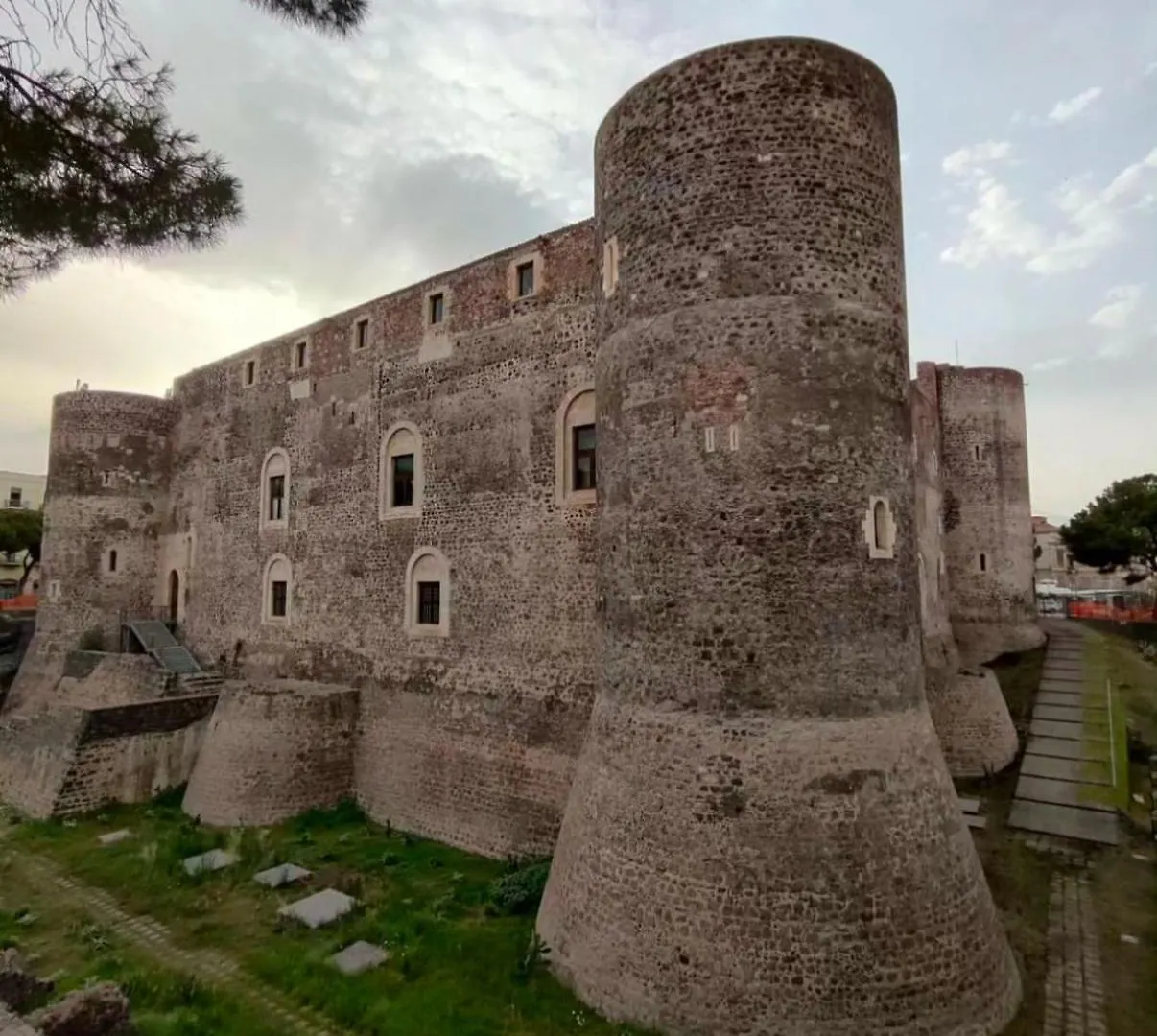 Ficurinias House-Catania Central Location-Secure Parking